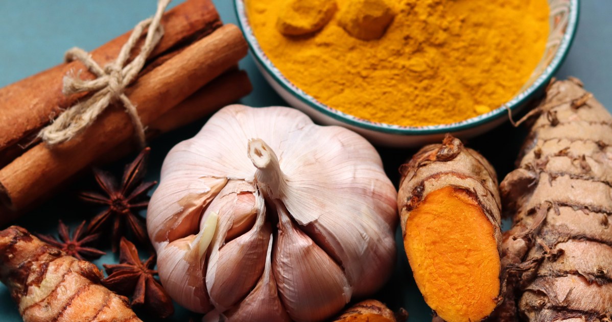 Spices such as cinnamon, turmeric, ginger, cardamom or cloves are real allies of the slimming process. It is worth including them in your daily menu.