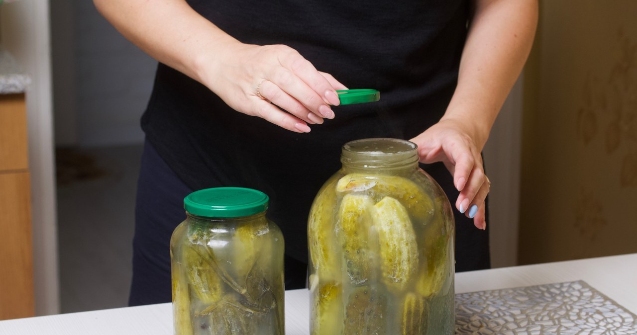 Pawned cucumbers juice has a beneficial effect on the body. However, do not overdo it with its quantity. /123RF/PICSEL