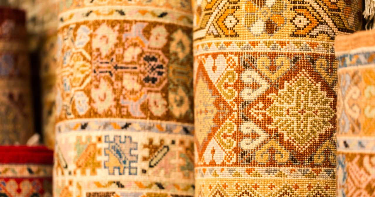 Carpets in ethnic patterns will be in trends for 2025. /Pixel