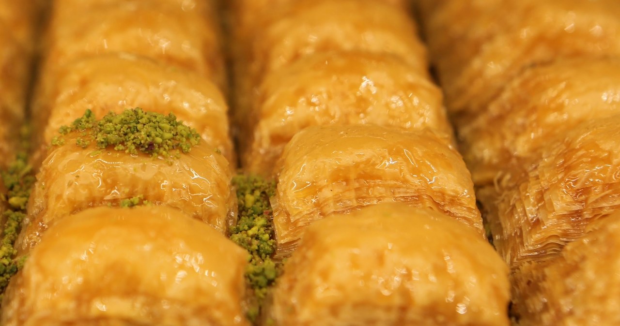 It tastes like a Turkish stall. You can buy the main ingredient in Lidl or Biedronka