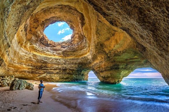 Before you die you have to go to these 10 beaches with unique "extras". Two are Portuguese