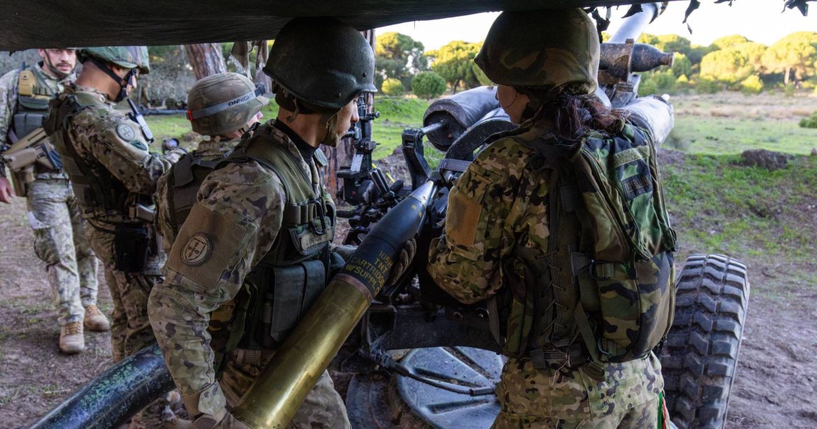 The images of an exercise with real fire from the Portuguese army
