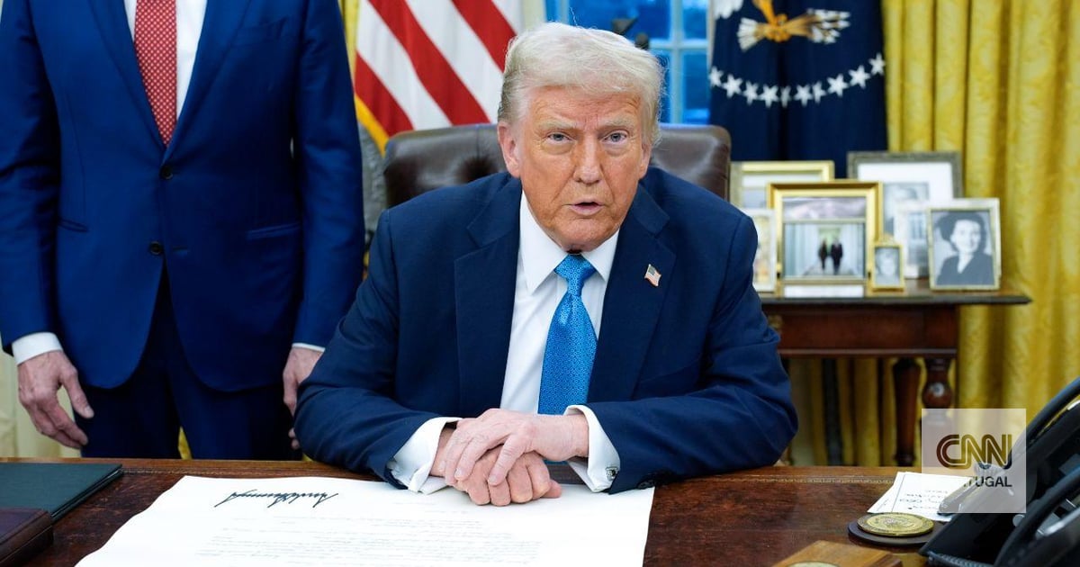 "This can be the biggest self-golk ever": Trump "risks decimating US economic power" with tariffs imposition