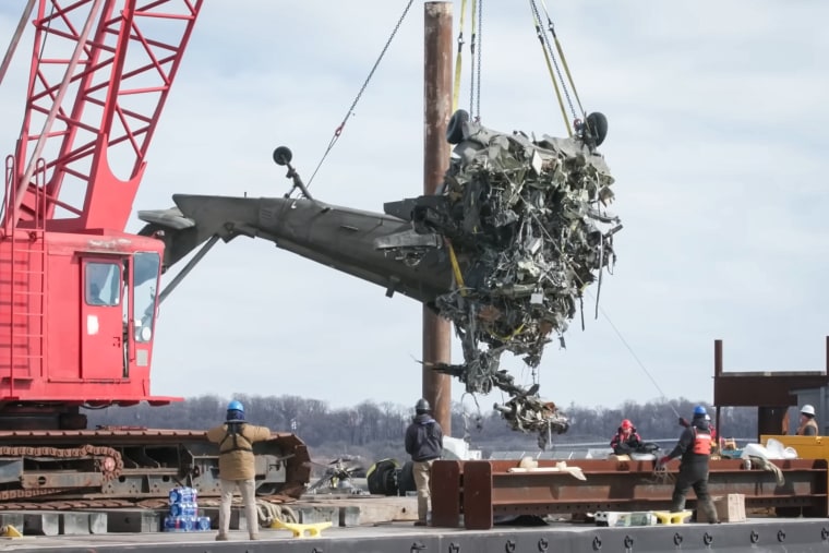 Recovery of the Sikorsky UH-60 military helicopter from the Potomac River via crane