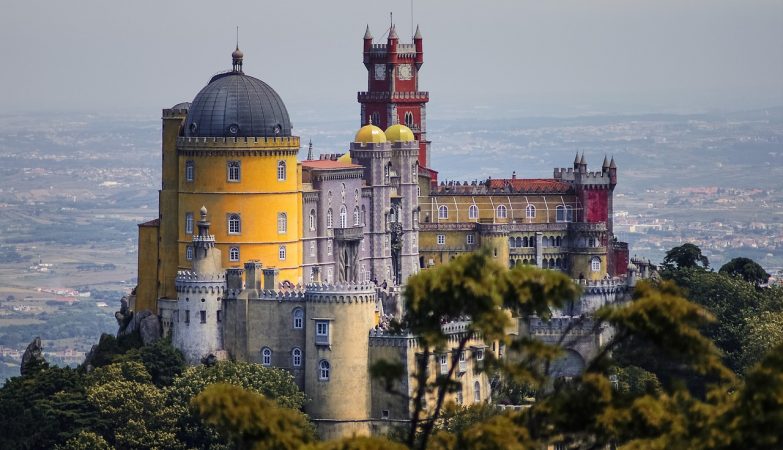 Luxury hotel in Sintra hosted a secret meeting of critical bishops of Pope Francis