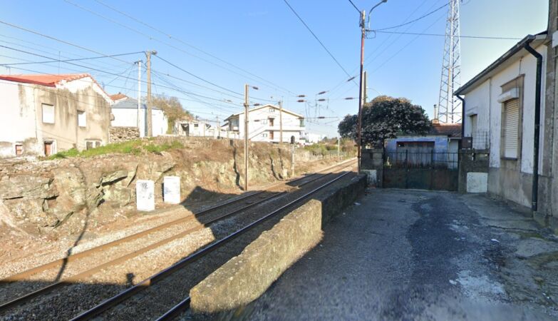 Train forces the demolition of houses in Contumil, Rio Tinto and Ermesinde