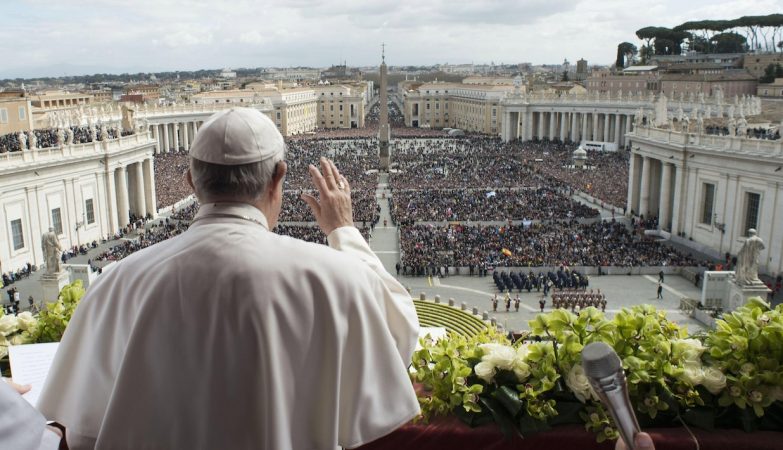 The Vatican is upset with the tourists: they do not pray for the Pope