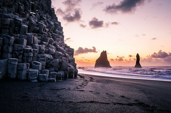 Before you die you have to go to these 10 beaches with unique "extras". Two are Portuguese