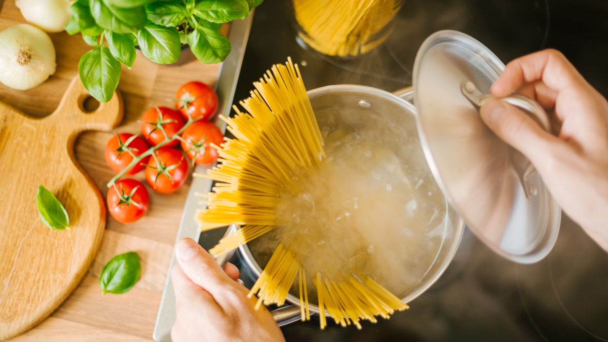 How to reuse pasta cooking water