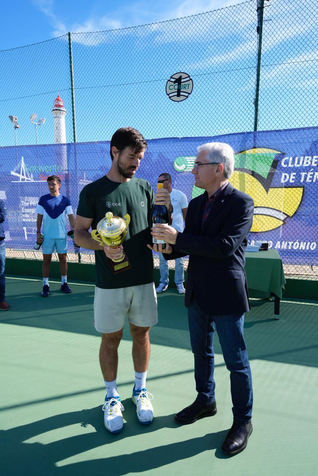 Gastão Elias wins Open International of Vila Real de Santo António and conquers 17th career title