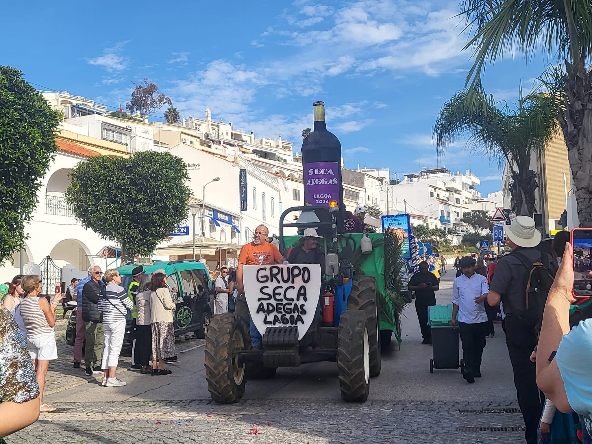 Carvoeiro Beach celebrates Carnival with color, music and tradition