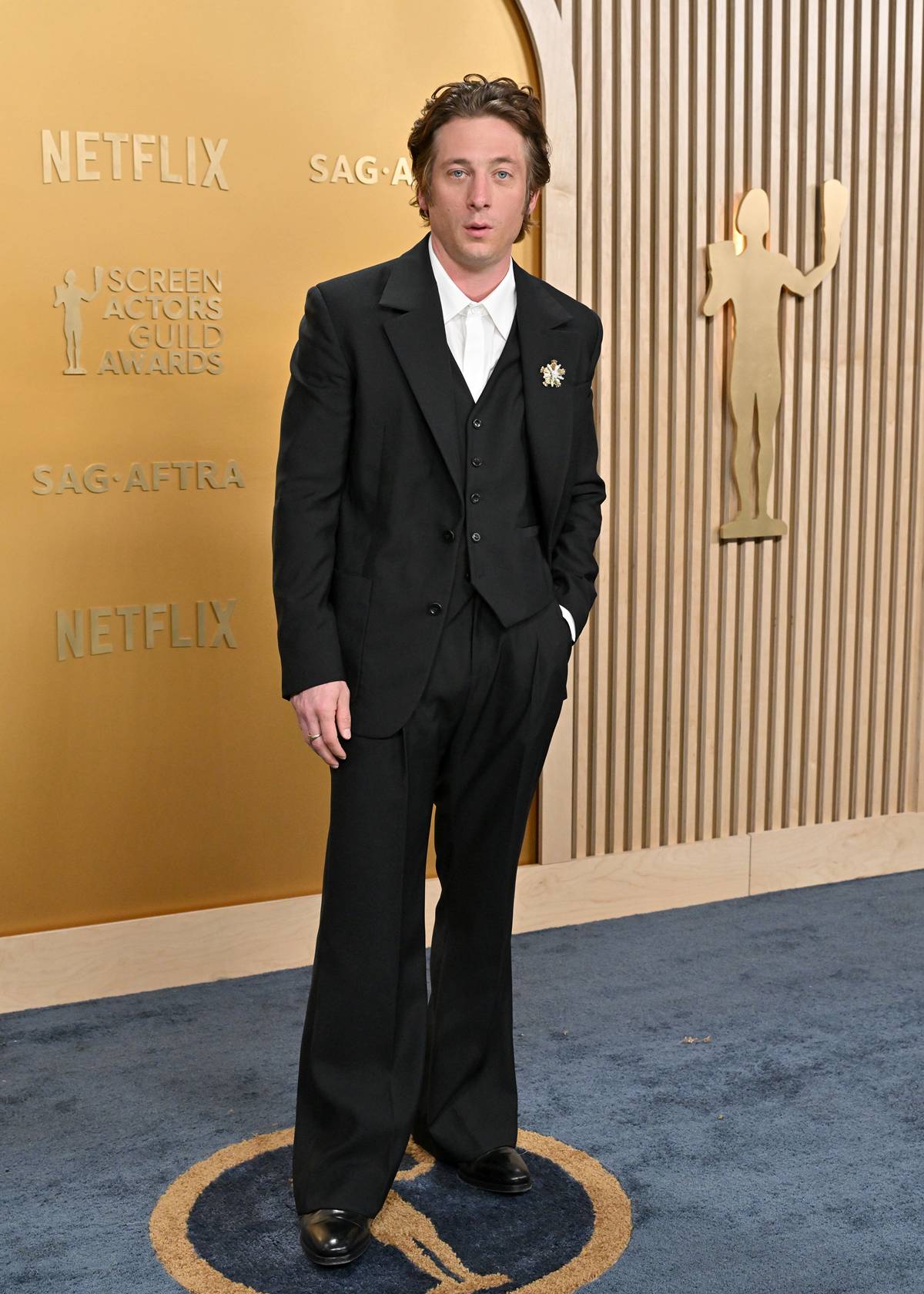 Jeremy Allen White on Sag Awards 2025 Red Carpet - Metropolis