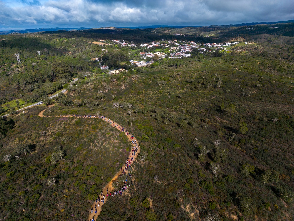 Discover the Serra do Caldeirão on a tour with proof of codeder brandy