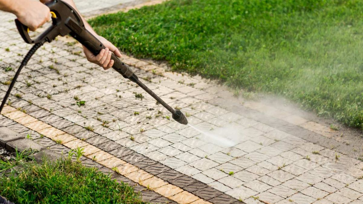 How to clean the external natural stone