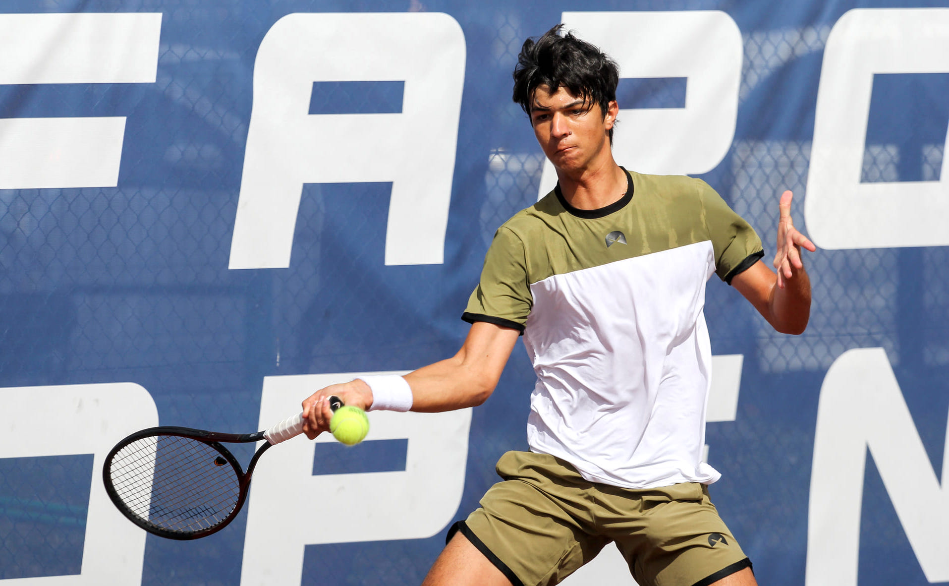 Tavirense Tomás Luís surprises favorite and is in the quarterfinals of Faro Open