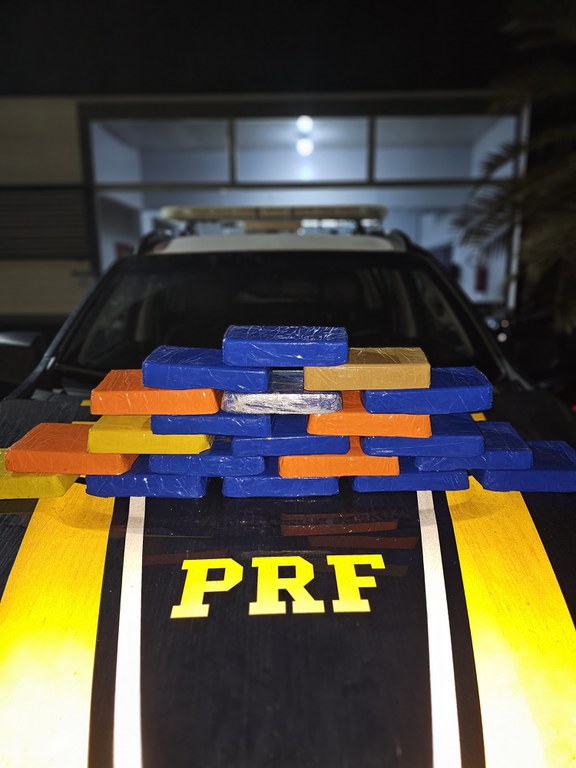 PRF holds man carrying more than 20 kg of cocaine base paste in the interior of Acre