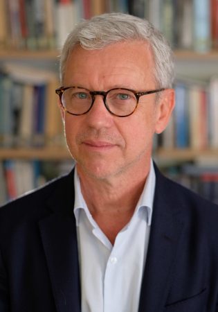 Bruno Tetre in VIMA: "Two years Ukraine was preparing for the presidency of Trump"