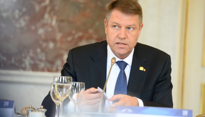 Romanian President fires to avoid crisis-but ensures that the country will go into crisis