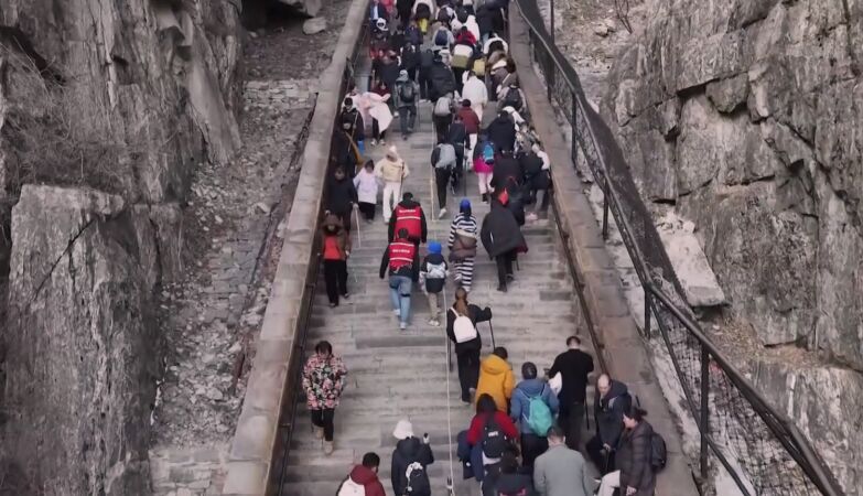 It is no longer a torture to climb China's hardest mountain: walkers use robot skeletons