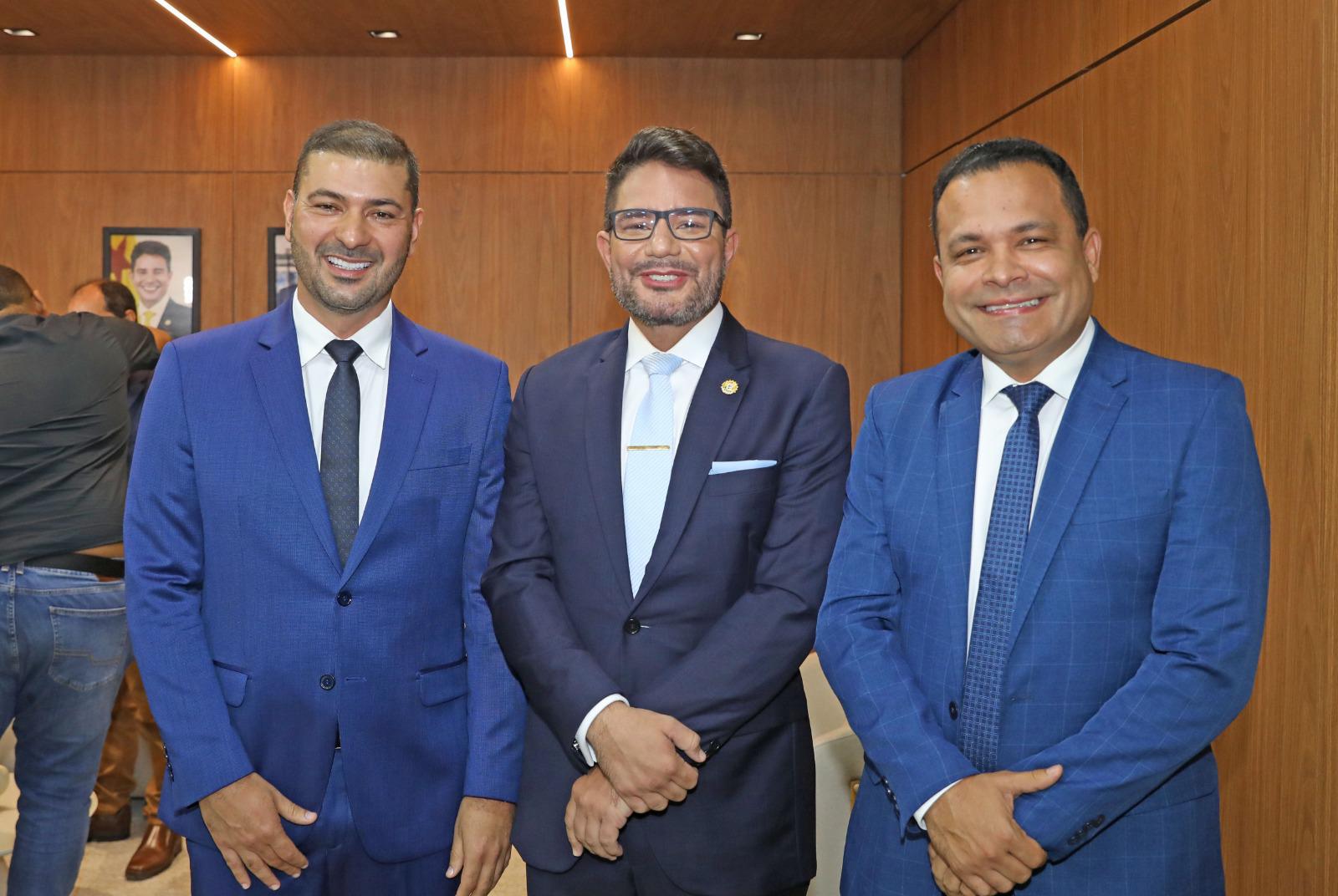 During Aleac's presidency renewal ceremony, Nicolau praises Tadeu Hassem's work at COF: “Gave a show”