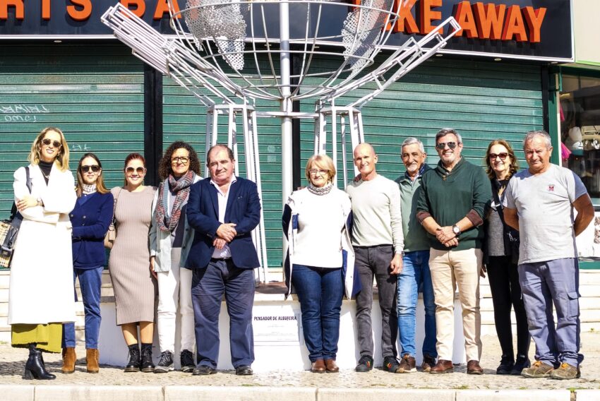 Sculpture “The Thinker of Albufeira” can already be appreciated on Avenida Sá Carneiro