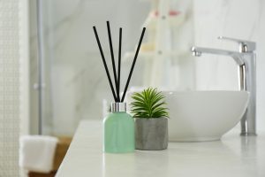 Pour into a cotton sock and hang in the bathroom, and the beautiful smell will spread throughout the room. The sweet scent is wrapped in bathing and soothes the senses. Natural smell for the bathroom