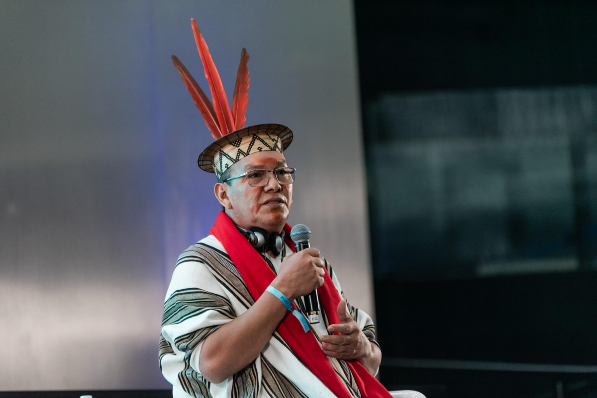 Indigenous Leader of Acre Debate Climate Urgency with guitarist of the band Radiohead, in São Paulo