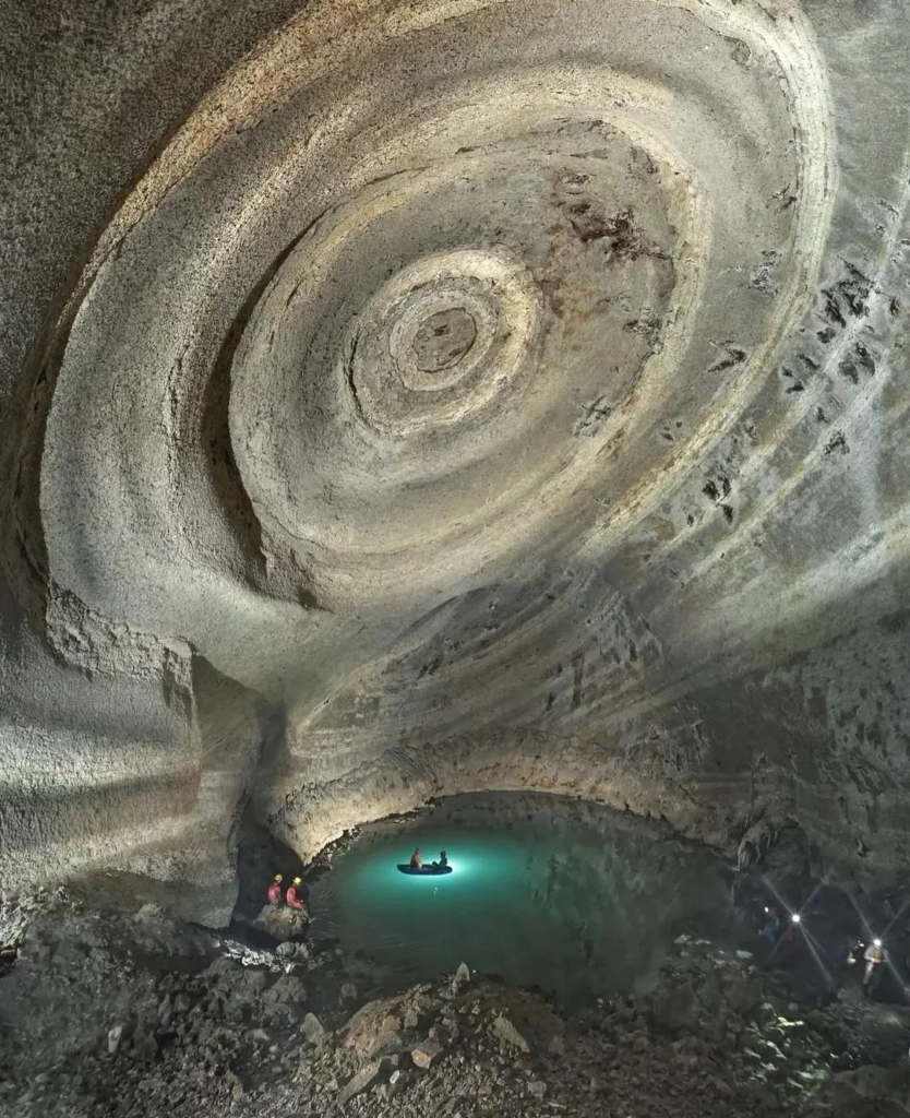 Discovered the largest underground thermal lake in the world in an abyss over 100 meters. Know where