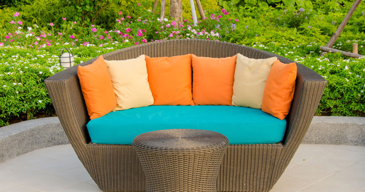 Wicker furniture is perfect for the terrace. /123RF/PICSEL