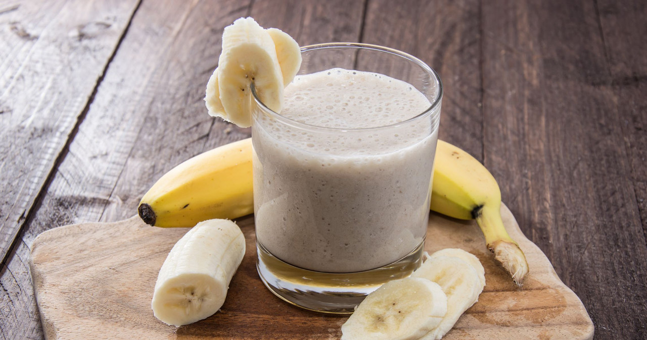 Coffee and banana cocktail will stimulate and saturate us
