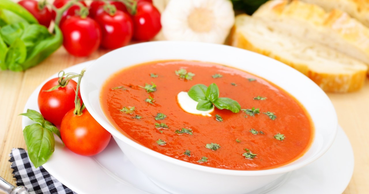 Before cooking, it is worth frying tomatoes to add aroma soup /123RF /PICSEL