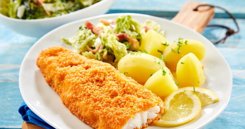 Fried fish in breadcrumbs is an ideal proposition for a Friday dinner. /123RF/PICSEL