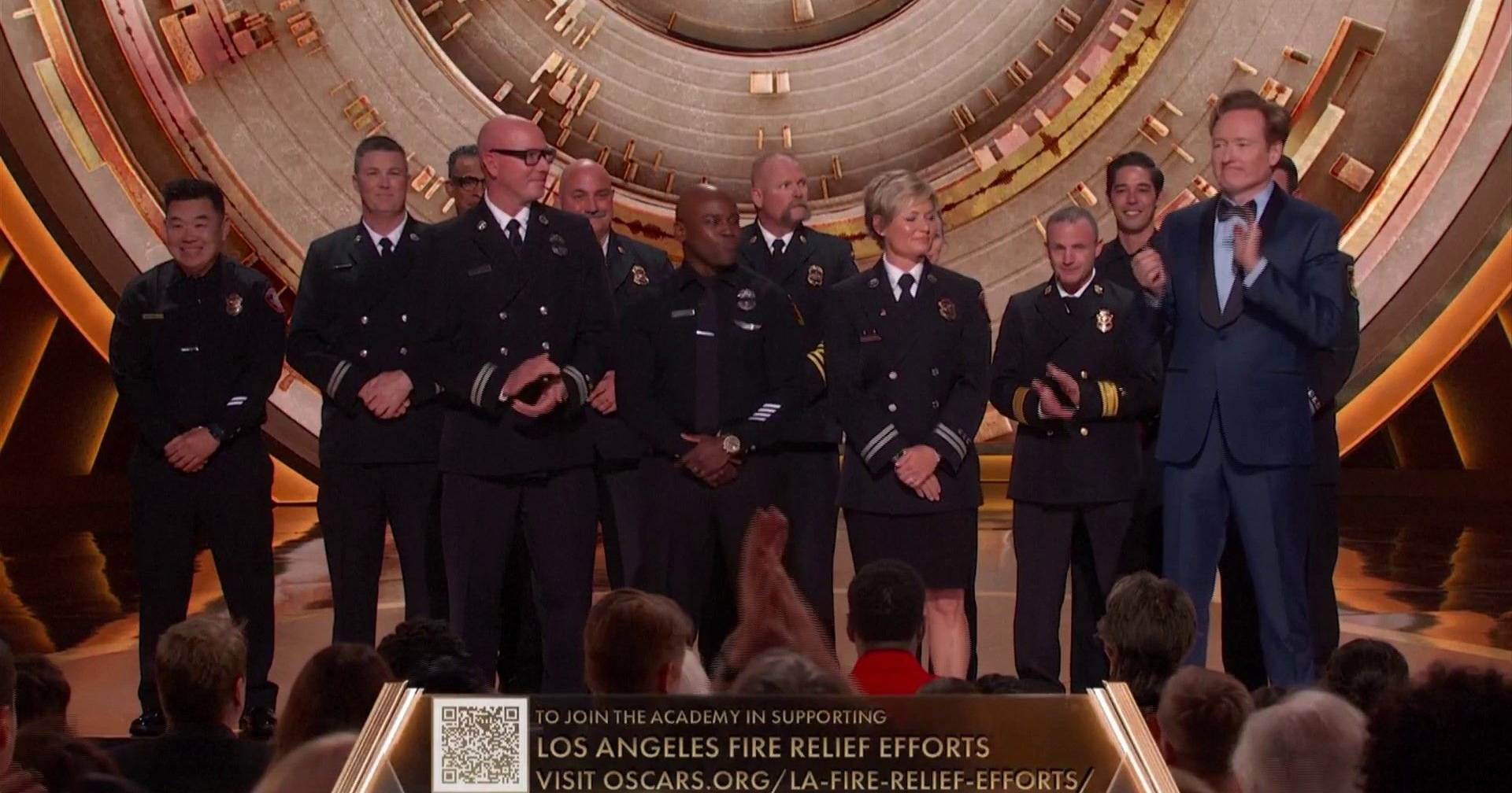 Firefighters who fought the fires in Los Angeles applauded to the Oscars