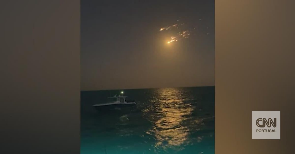 Spacex rocket explodes in the middle of the flight and causes problems in air traffic in Florida