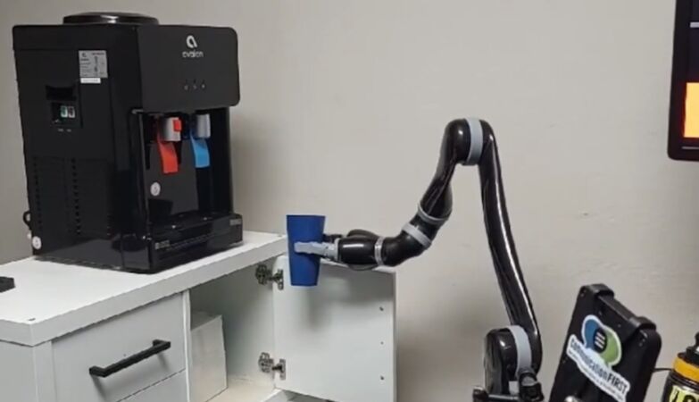 Paralyzed man moved robotic arm with his mind