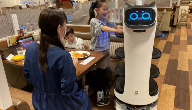 Japanese restaurants are hiring robot cats - and they are very good