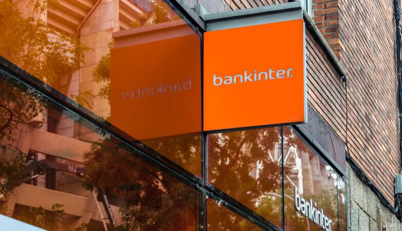 500 euros bonuses, free powerbanks. Banks are in a new customer hunting era