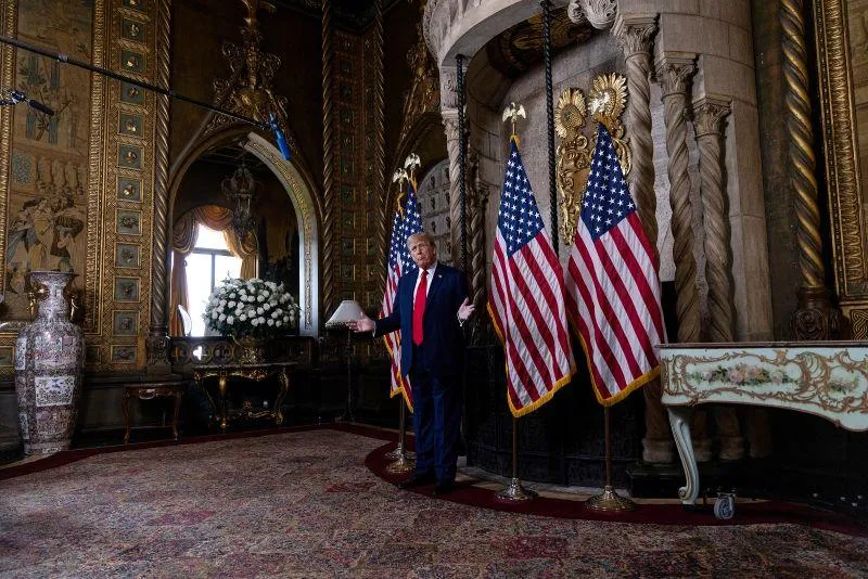 Gold everywhere: Trump turned the oval room in his home