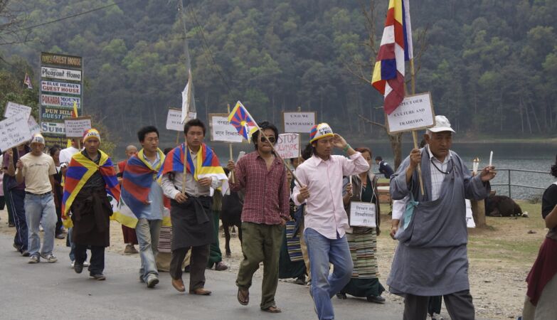 There is a tongue war in Tibet where people also die