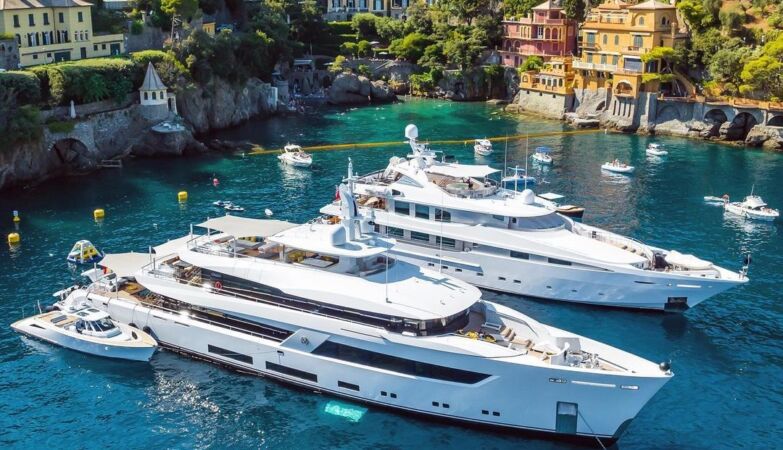 The rich are increasingly rich, but there are only 24 superbiliors