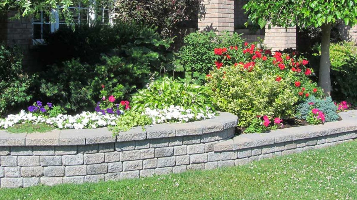 Classic Muretti for flowerbeds