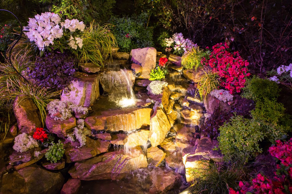 How to illuminate the flower beds in the garden