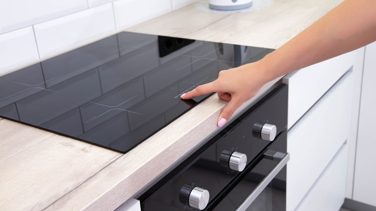 How to clean the induction hob