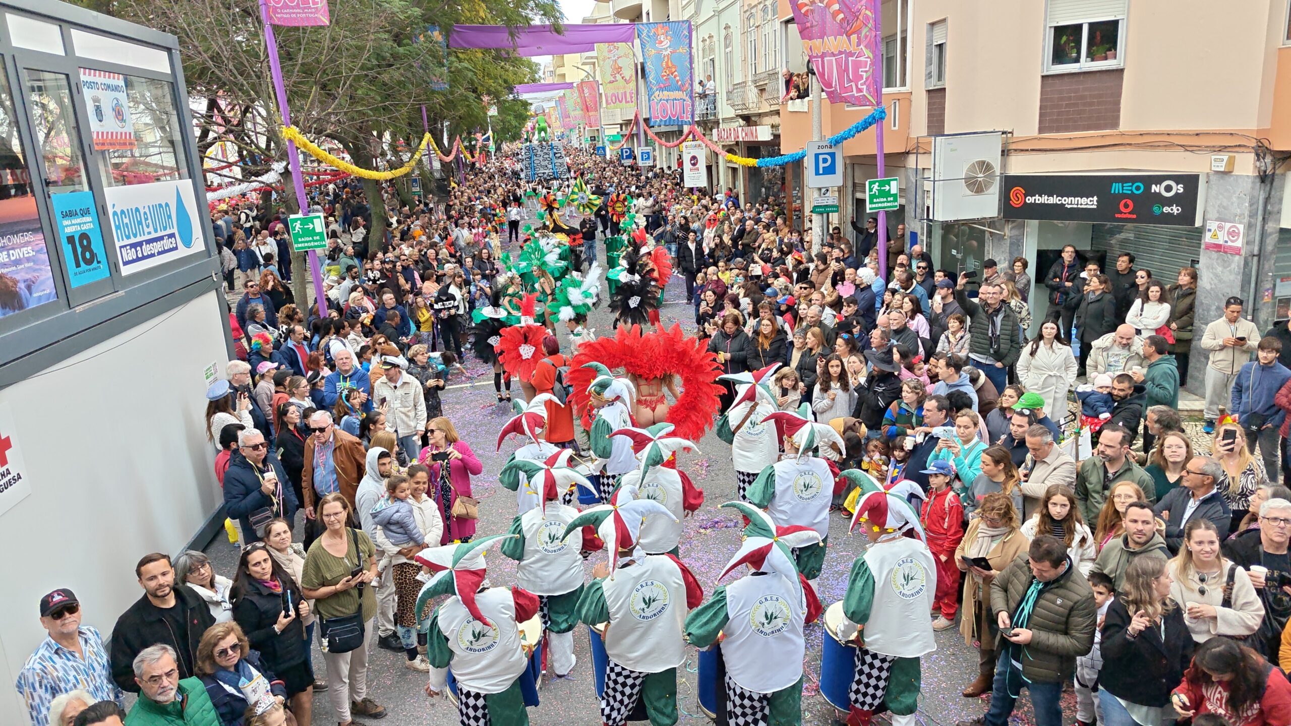 Loulé Carnival goes to the street and animates thousands with satire and revelry