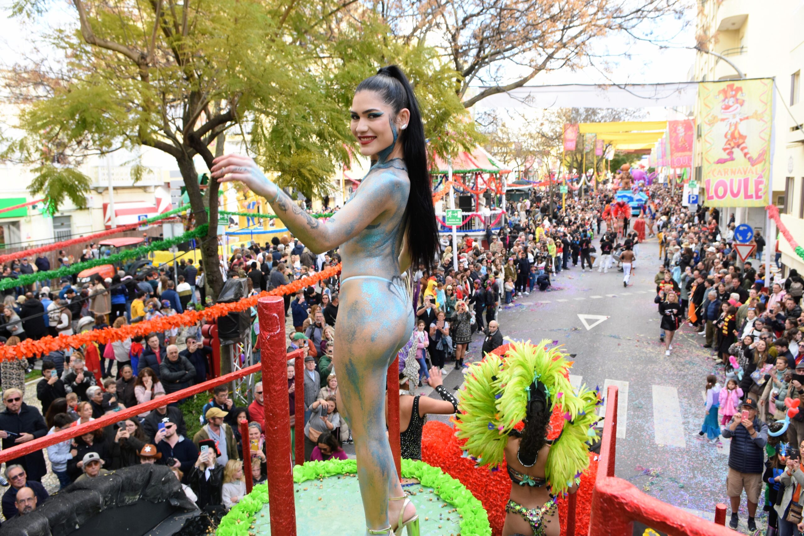 Loulé Carnival goes to the street and animates thousands with satire and revelry