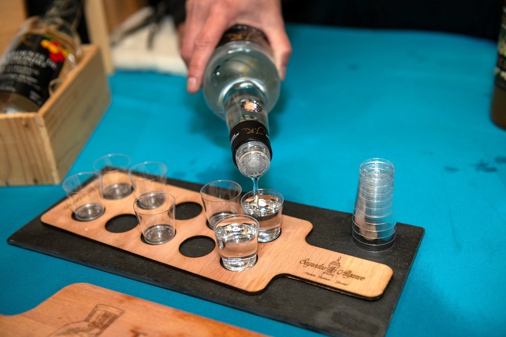 Brand of brandy and honey promotes traditions of the Serra do Caldeirão