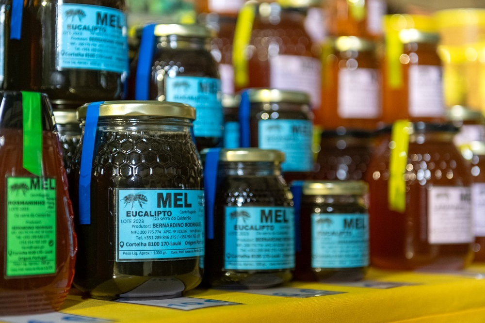 Brand of brandy and honey promotes traditions of the Serra do Caldeirão