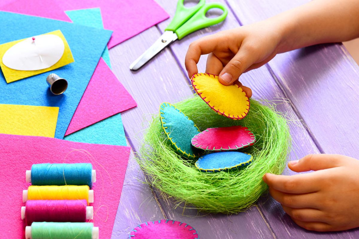 Easter eggs with felt