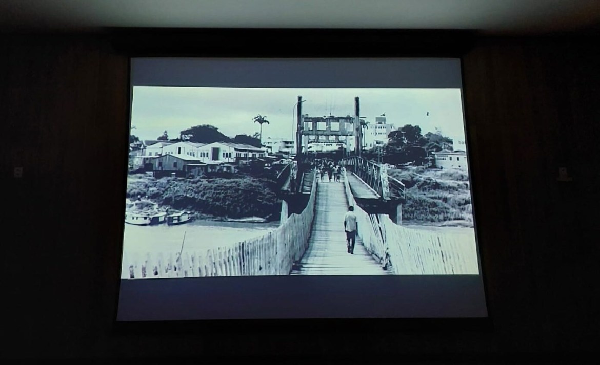 TRE displays a movie about History of the Metallic Bridge, a work built over 50 years ago