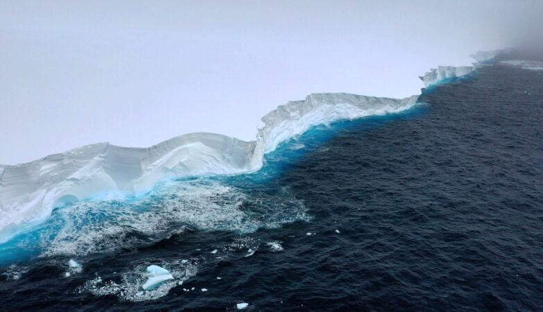 The largest iceberg in the world ran ranked, but it can still be a danger to ships